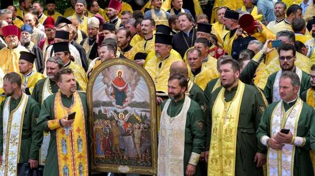 На крестном ходу 28 июля запретили снимать видео и пропускать журналистов