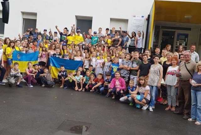 Чиновники отправили на отдых в ЕС детей мажоров вместо сирот