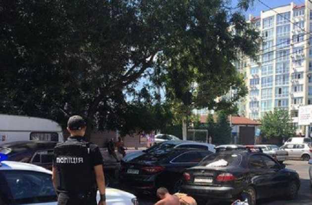 В Одессе неизвестный открыл стрельбу: первые фото с места ЧП