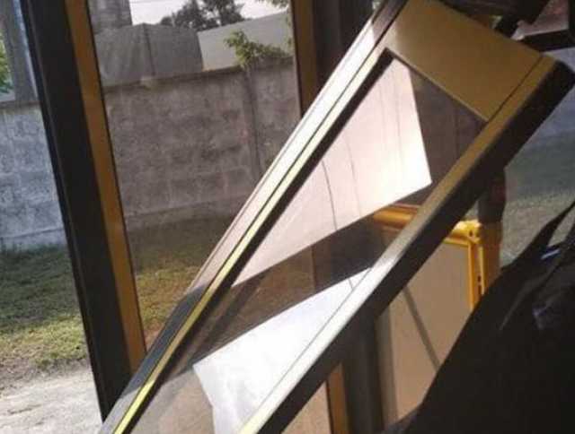 В Киеве у автобуса №30 на ходу отвалились двери