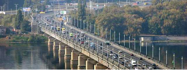 В Киеве на три дня ограничат движение по мосту Патона