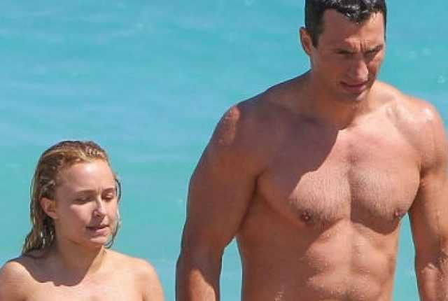 Владимир Кличко с женой отдыхают в Греции