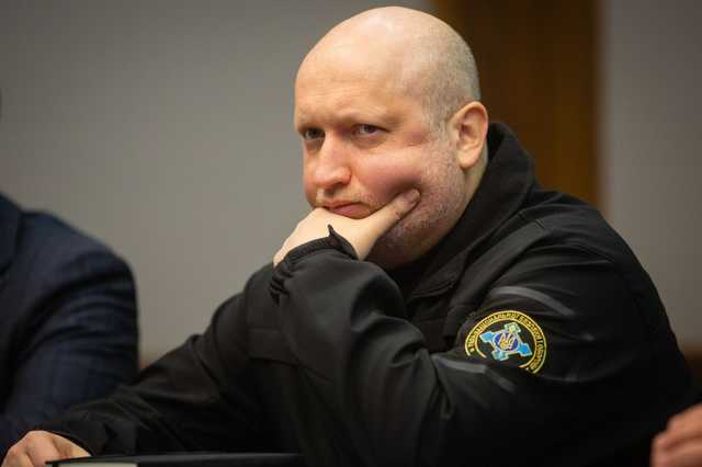 «Укрзализныця» заказала в РФ наградные значки. Турчинов предлагает сажать в тюрьму