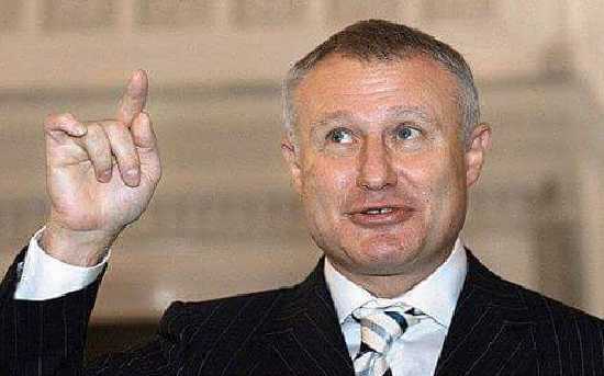 Нажитое непосильным трудом: адвокат Суркиса укатил в Крым после бенефиса на канале Медведчука