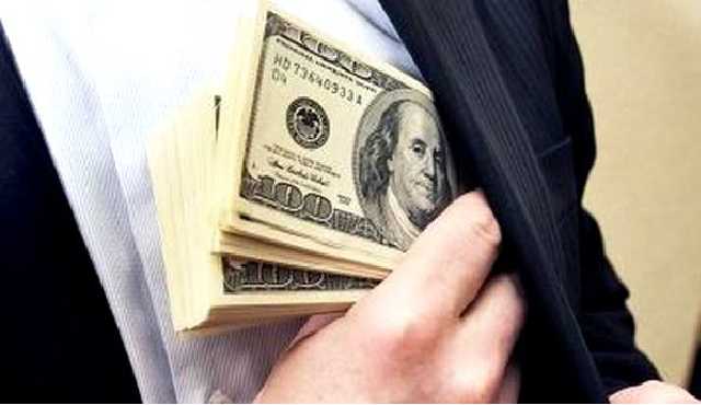 Задержана старший инспектор Киевской таможни за взятку более $3 тыс. США