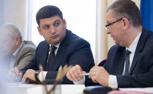 Украинцы без зарплаты, а Гройсман и Рева вовремя получают свои «доходы» – блогер