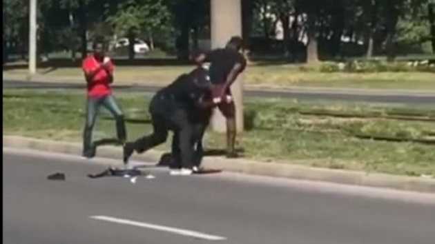 В Харькове от полиции сбежал африканец, который зарезал женщину