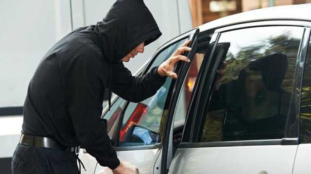 В центре Киева из автомобиля украли крупную сумму денег