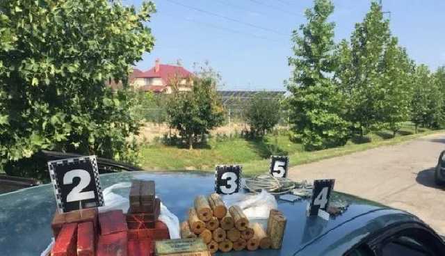 На Закарпатье двое военнослужащих продавали взрывчатку из военной части