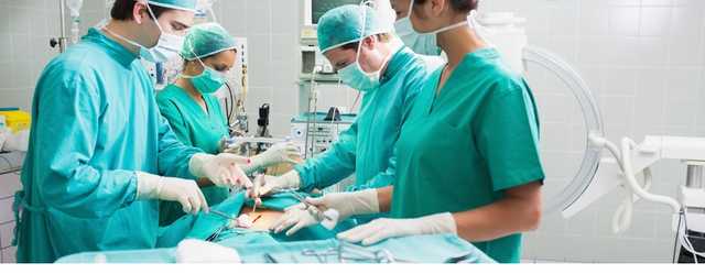 В Киеве облитой кислотой Екатерине Гандзюк проводят сложнейшую операцию