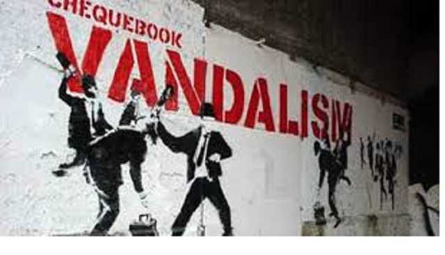 Суд наказал "ватника", который осквернял стелу Героев Небесной Сотни в Чернигове