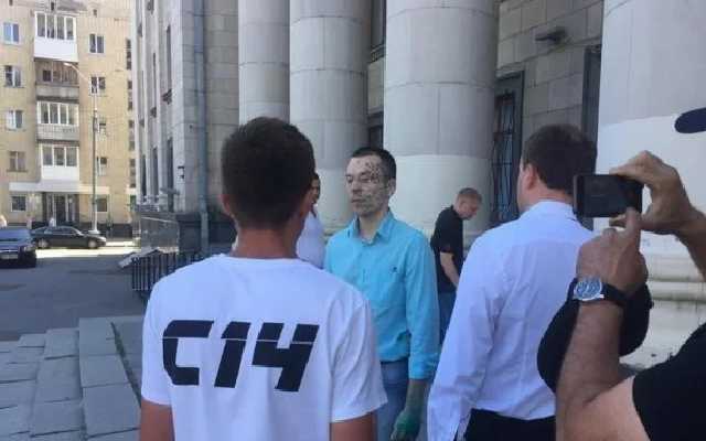 В Житомире облили зеленкой антиукраинского блогера