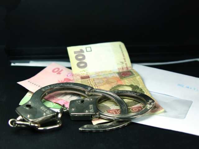 Ректор вуза вымогал у девушки за поступление девять тысяч гривен