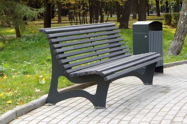 В парке Одессы ночью украли 100 новых скамеек