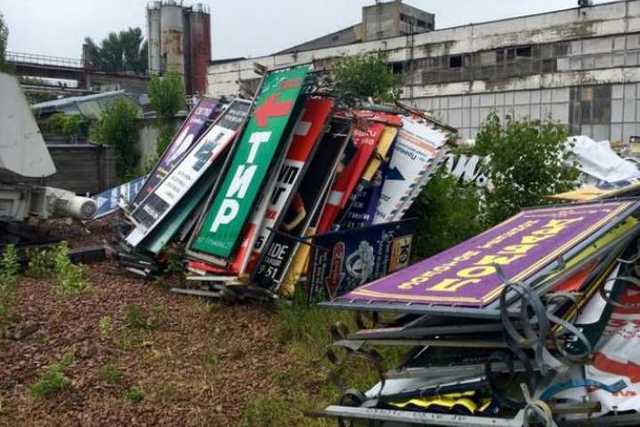 В КГГА рассказали, сколько незаконных рекламных средств демонтировали в Киеве за июль