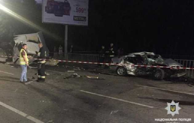 У Дніпрі вантажівка протаранила два автомобілі – загинули двоє людей