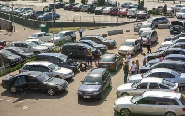 Украину наводнили б/у автомобили: установлен новый рекорд