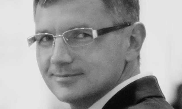 Колесо застряло в ливневке. В Каменском вице-мэр упал с велосипеда и умер