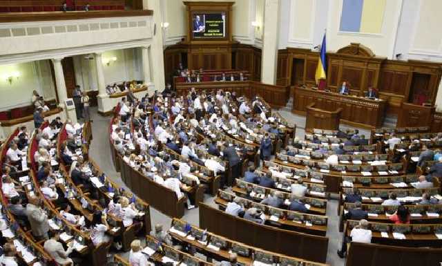 Нардепи намагатимуться дозволити чиновникам не декларувати дорогі покупки і премії відразу