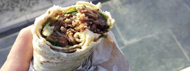 В Киеве снесли шесть МАФов с ядовитой шаурмой