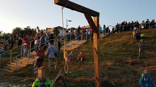 "Пусть холопы привыкают": в России посреди площади установили виселицу