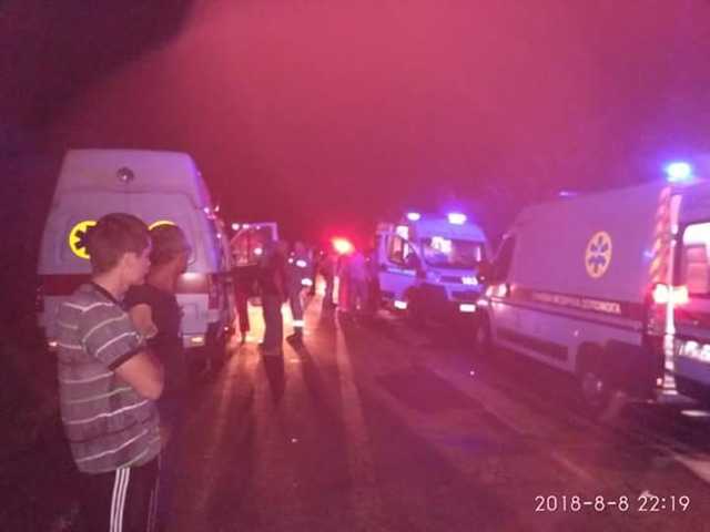 Под Днепром перевернулся автобус, перевозящий работников завода