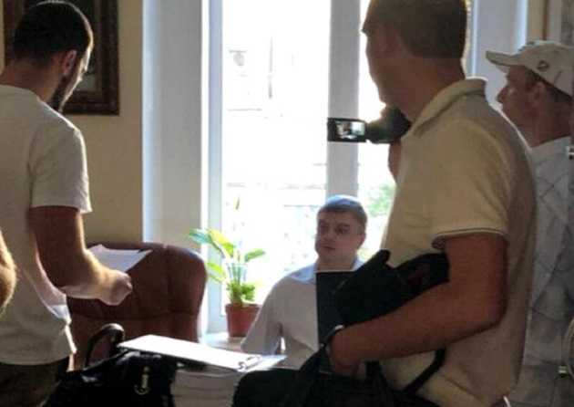 Луценко повідомив про затримання на хабарі старшого слідчого ГПУ