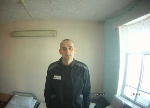 Новые фото Сенцова оказались подделкой? В сети завязался спор