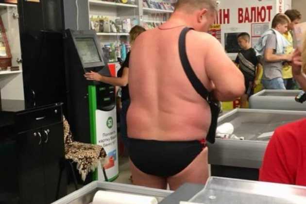 Жителей Черноморска достали голые пляжники