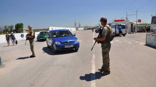 Работа КПВВ «Станица Луганская» будет приостановлена. Обезвреживают взрывчатку