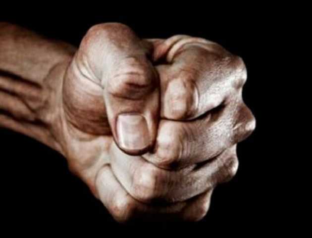 Связали руки и ноги: в Крыму жестоко избили экс-свата Кучмы