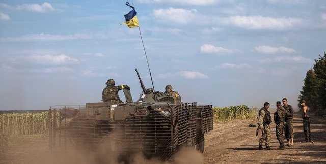 В зоне боевых действий на Донбассе за сутки ранены трое украинских военных