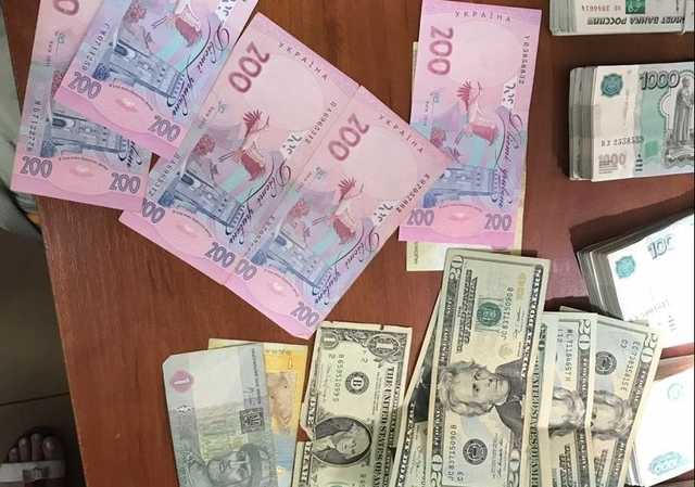 Харьковские пограничники задержали контрабандистов, которые под одеждой спрятали более трех миллионов рублей