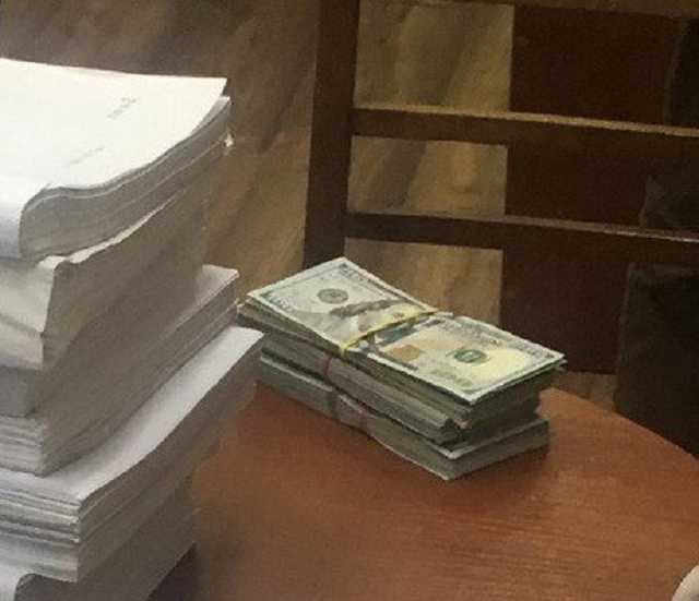 Суд арестовал следователя ГПУ, которого поймали на крупной взятке