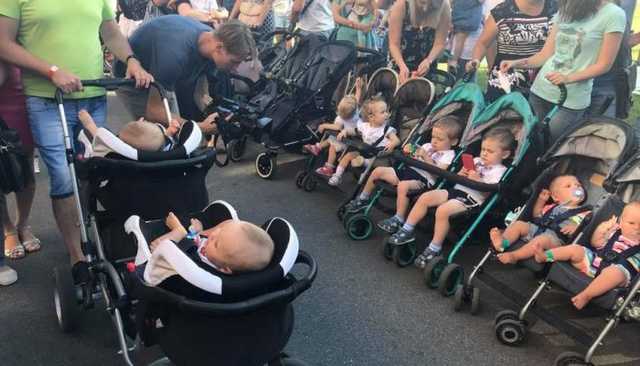 В Киеве одновременно собрались 204 пары близнецов