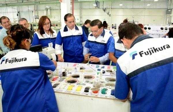 Заводы иностранных инвесторов. Почему украинцы не спешат там работать?