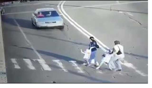 Водителю, сбившему семью на пешеходном переходе в Киеве, объявили о подозрении