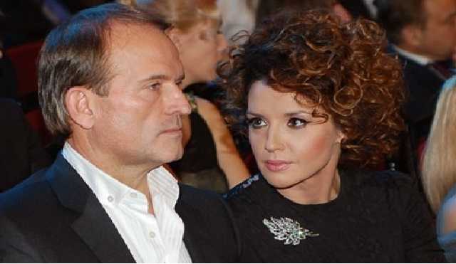 Как Медведчук под юбкой жены награбленное спрятал