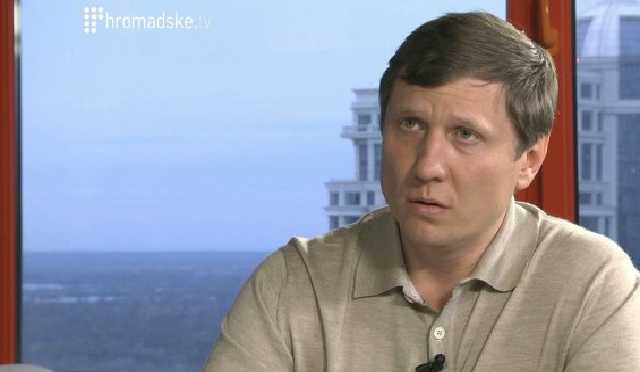 «Ты проститутка!»: Шахов и Мосийчук продолжили драку в лифте