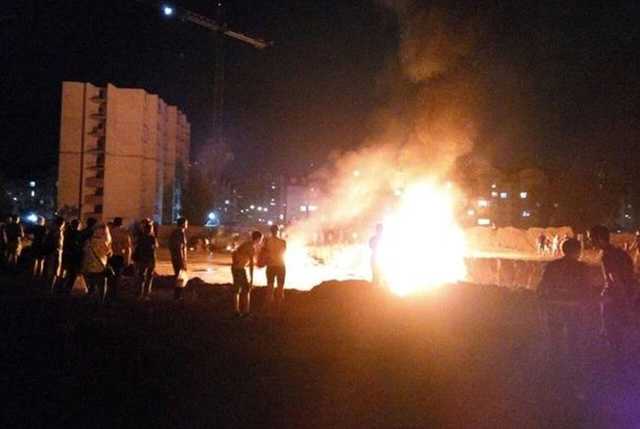 В Вишневом участников акции против застройки парка разогнали газом и огнетушителями