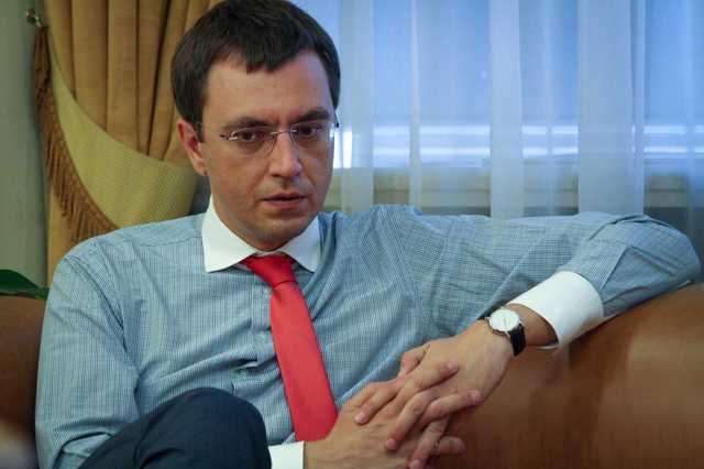 “Якщо ми воюємо – нема чого туди їздити”: Омелян про скасування поїздів