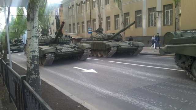 Боевики активно гоняют военную технику по Донецку: местные жители в шоке