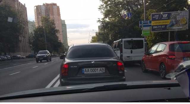 В Украине заметили ЗАЗ «Сенс» с номерами, которые стоят дороже машины