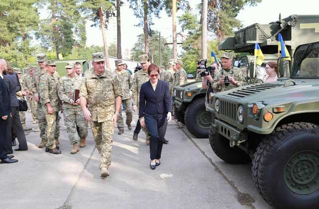 США передали Украине современную военную технику