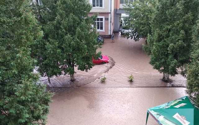 После Львова и Киева ливень затопил Рахов: в воде оказались более 50 домов