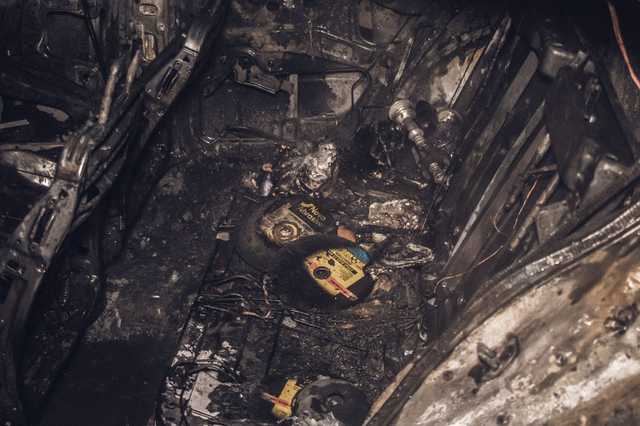 В Киеве на территории музея дотла сгорела машина