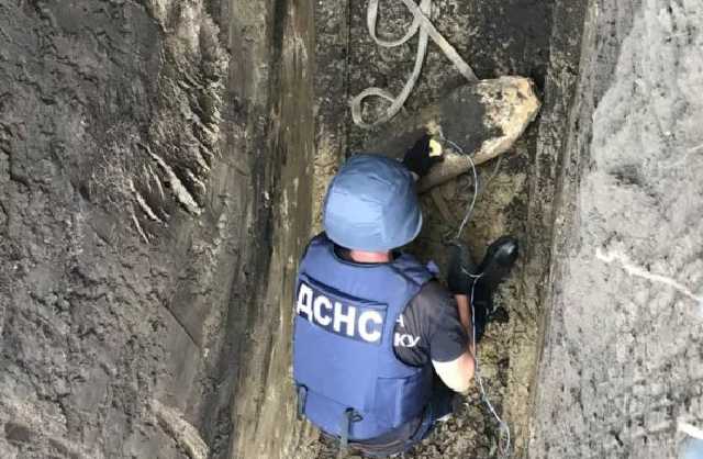 В Хмельницкой области обнаружили и обезвредили три авиабомбы