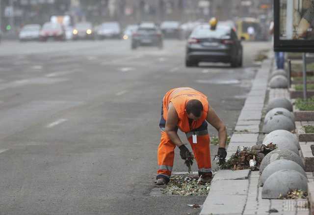 В Киеве более 90 единиц спецтехники привлечены к ликвидации последствий непогоды