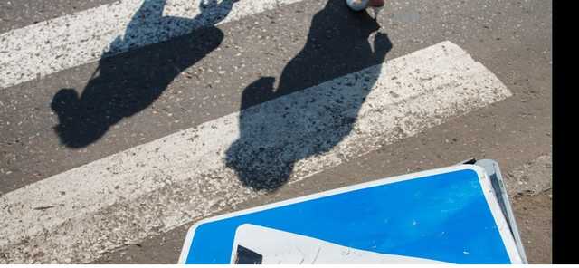 Во Франции автомобиль въехал в толпу людей