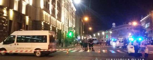 В результате стрельбы возле Харьковского горсовета ранения получили четверо человек - источник